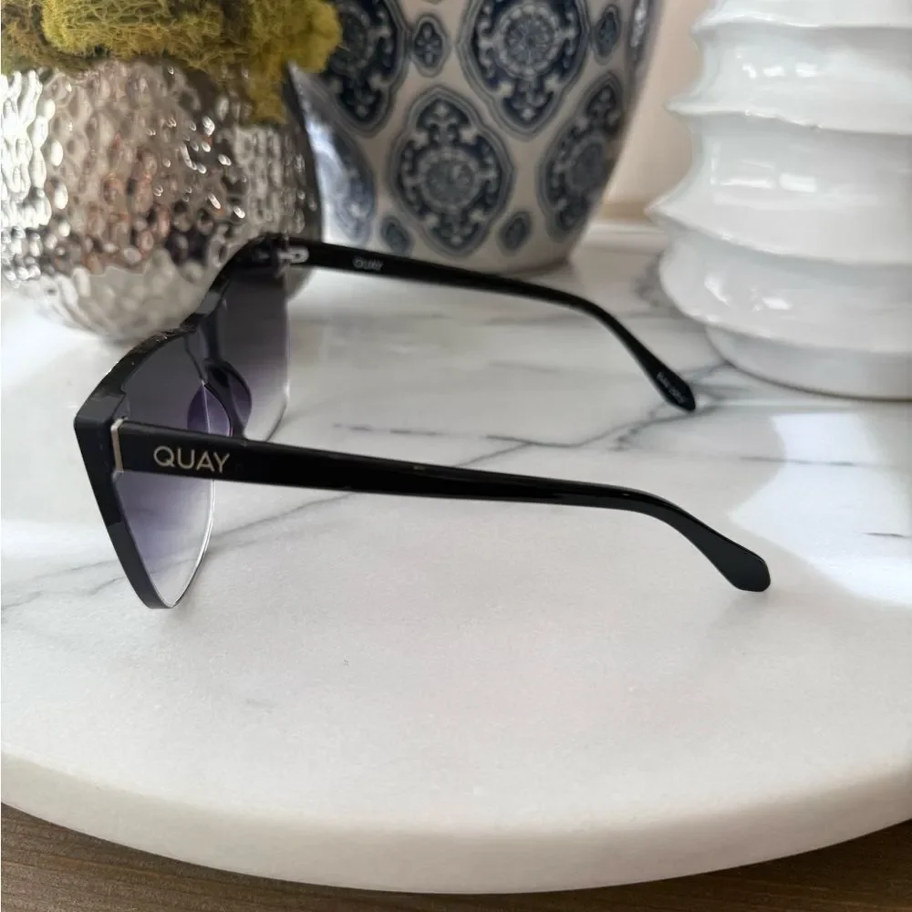 ⭐️Quay COME THRU Sunglasses